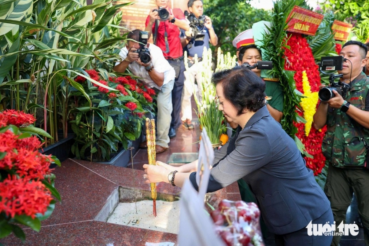 Bi thu Trung uong Ndang, Phaok Thu tuong Phạm Thị Thanh Trà cuh gilau, kubo liet si