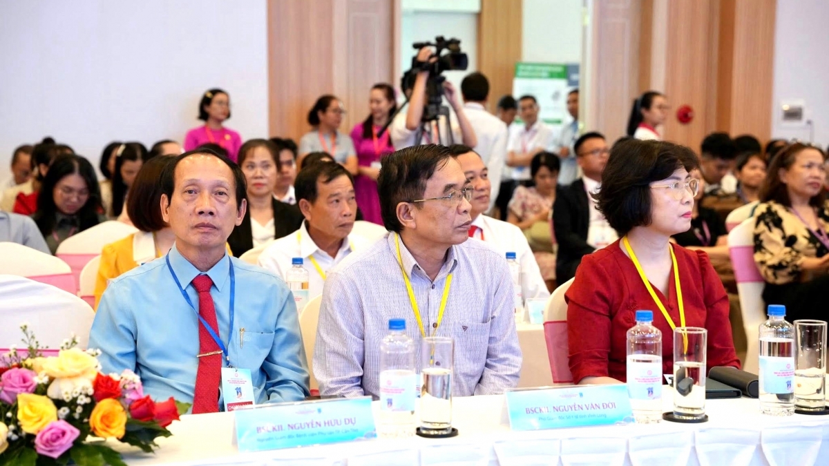 Hội thảo quy tụ hơn 600 đại biểu là chuyên gia, nhà quản lý, bác sĩ và cộng tác viên dân số trong khu vực và một số tỉnh thành trên cả nước