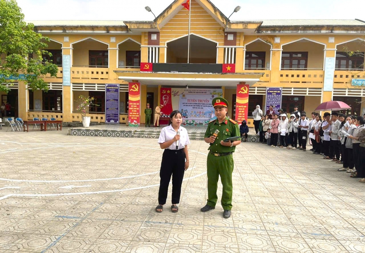Cuộc thi Tìm hiểu về Luật Trật tự, an toàn giao thông đường bộ tại các trường 
 