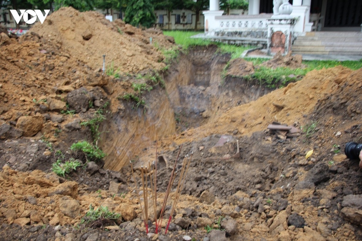 Khu vực tìm thấy hài cốt liệt sĩ trong khuôn viên Nghĩa trang liệt sĩ phường Đăk Cấm, tỉnh Quảng Ngãi.