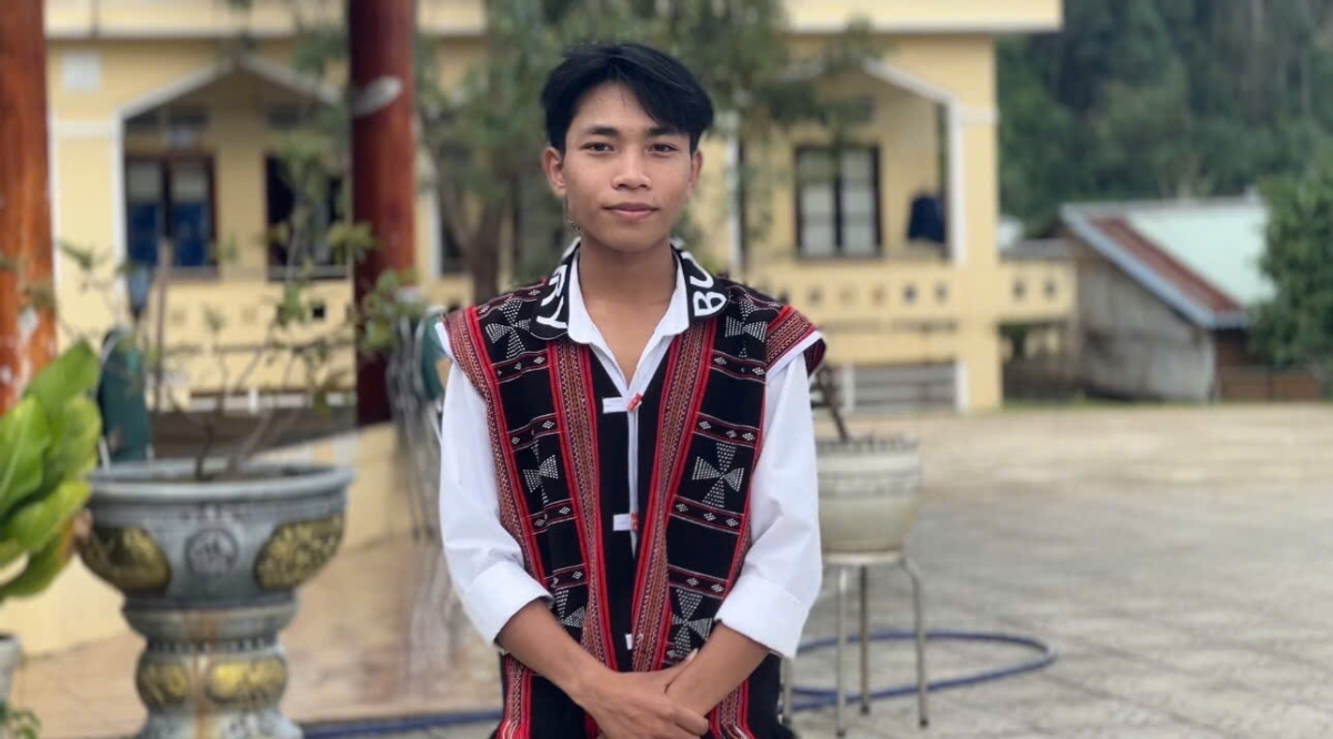 Em Pơ Loong San Hiếc 
 
