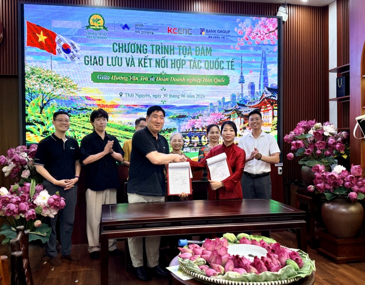 Không gian thưởng trà được mở rộng không chỉ tại các hợp tác xã mà còn “góp mặt” tại nhiều nhà hàng, khách sạn (Ảnh: Bích Ngọc)