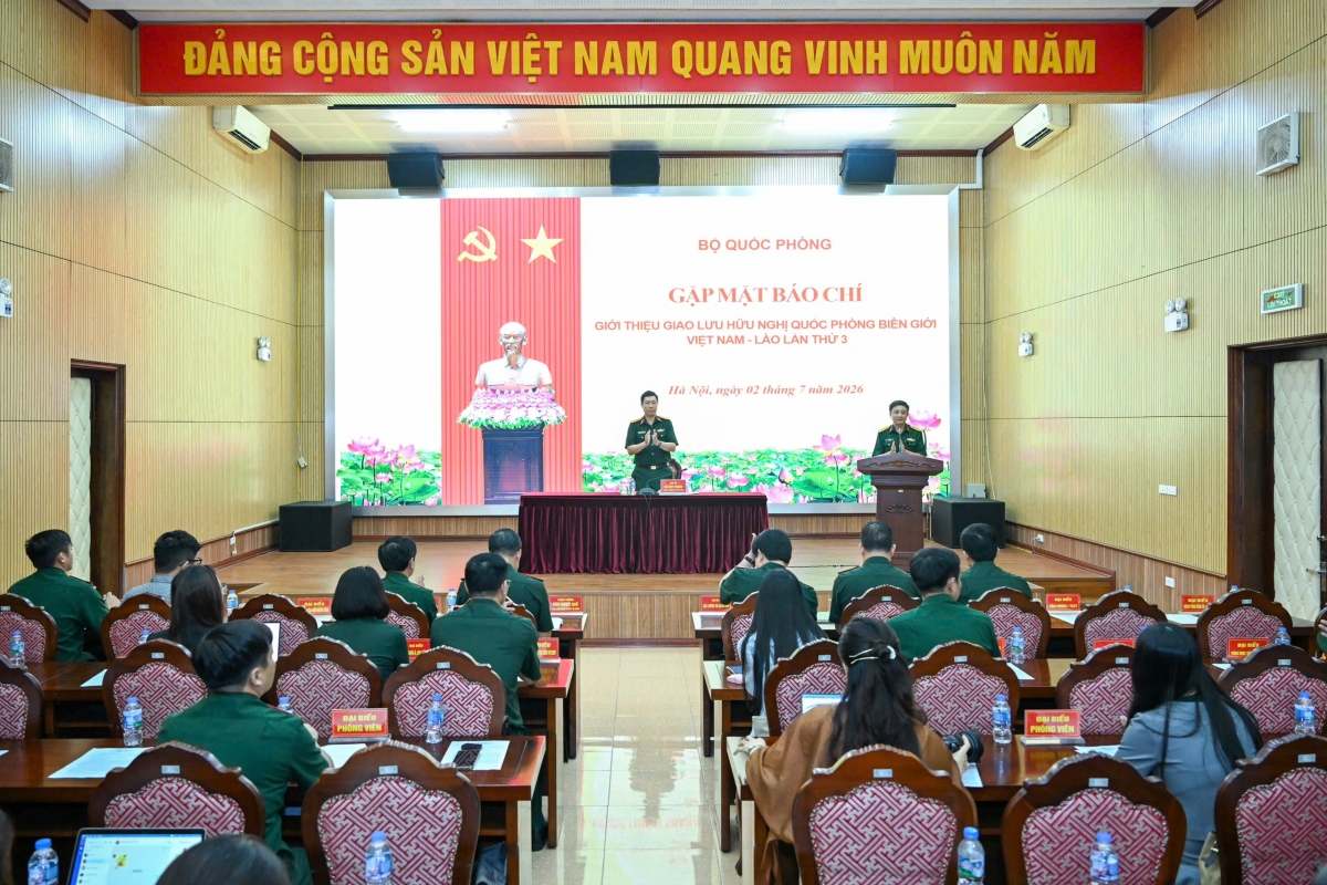 Quang cảnh cuộc gặp mặt báo chí tại Hà Nội chiều 2-7 - Ảnh: Việt Trung.