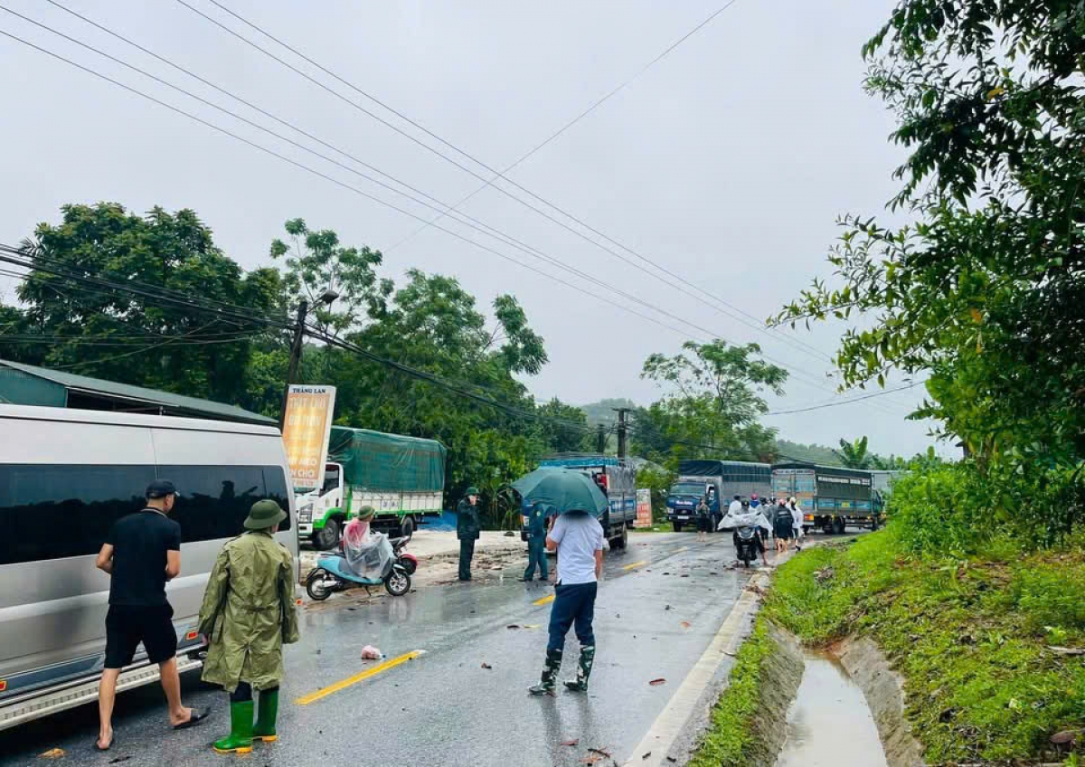 Hiện các phương tiện đã lưu thông được trên QL70
Ảnh: Thừa Xuân/VOV Tây Bắc