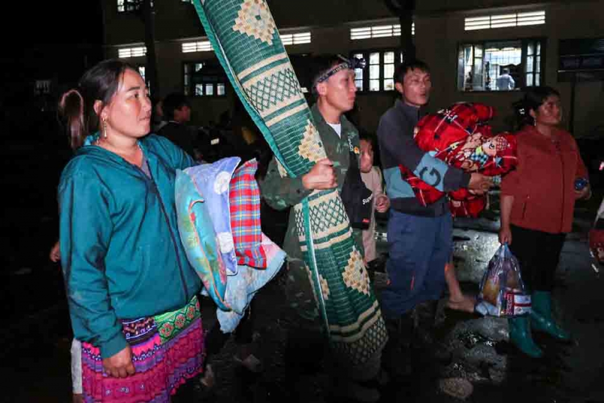 Sau thiên tai, gần 850 người dân thuộc đội 11, bản Chít, Sắp Ngụa, Nậm Sáng và Noong Thăng được sơ tán đến các điểm trường học, nhà văn hóa trên địa bàn xã Pắc Ta, cách vùng tâm lũ khoảng 5 km để đảm bảo an toàn. Ảnh: Khắc Kiên - An Kiên/VOV Tây Bắc