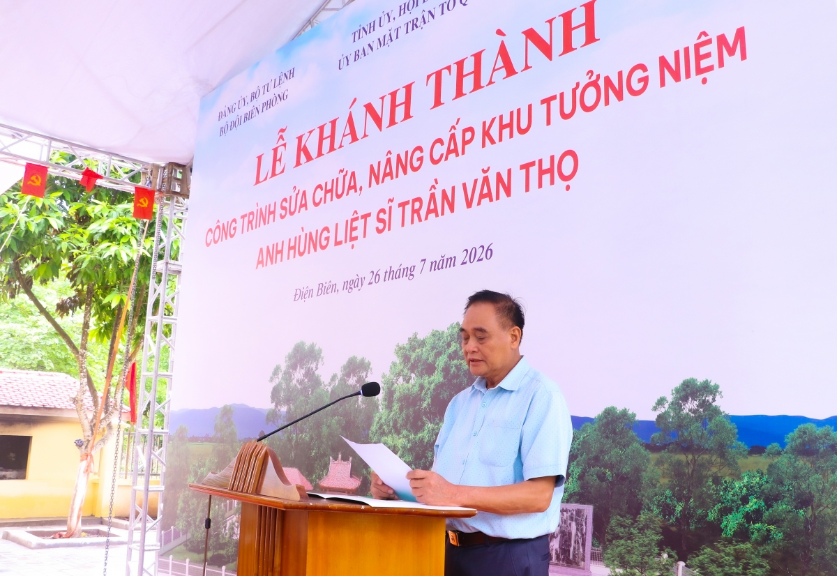 Đại diện thân nhân gia đình Anh hùng liệt sĩ Trần Văn Thọ phát biểu cảm tưởng .Ảnh: Chiến Khu)