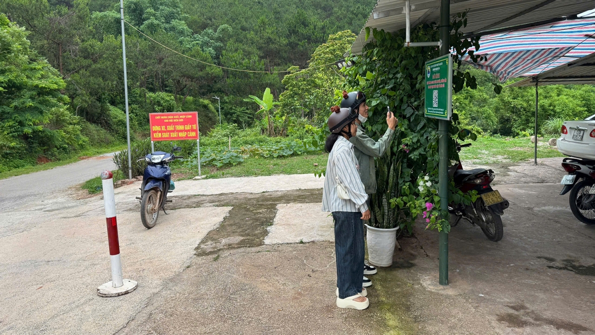 Chuyển đổi số đang góp phần thay đổi cách người dân tiếp cận thông tin - Ảnh: Duy Thái