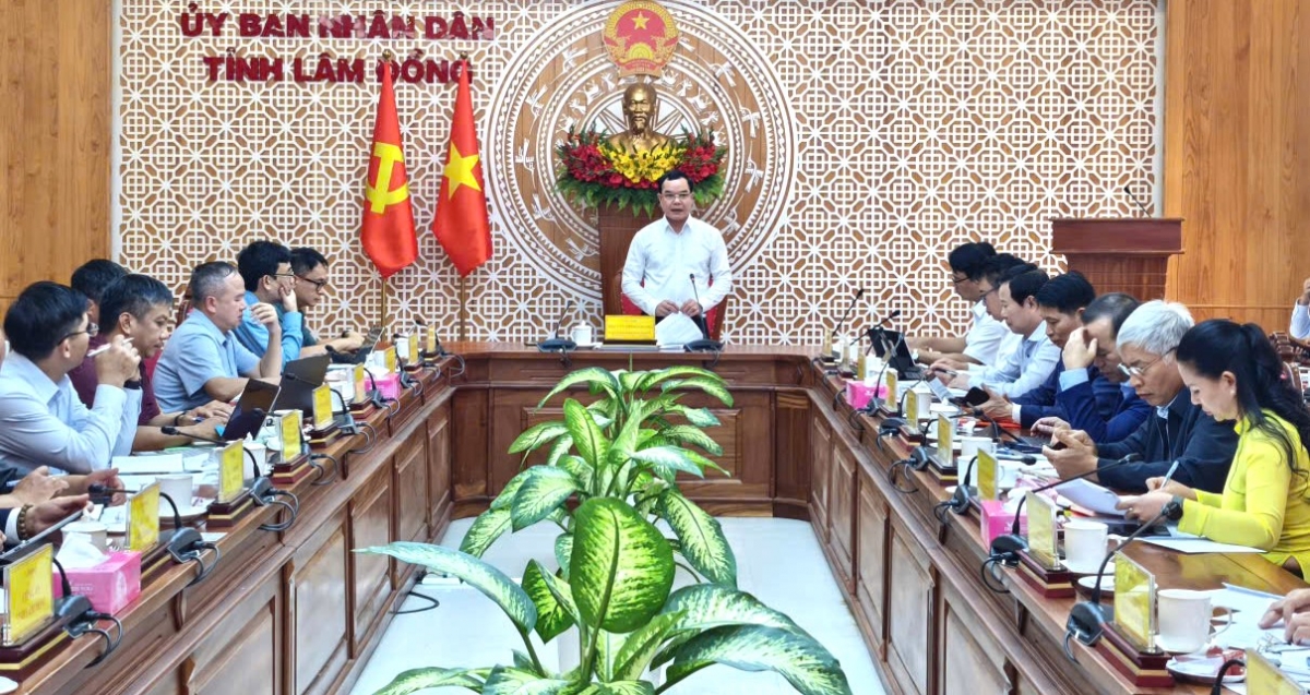 
Ƀô̆ trương Hơnih tơm Kon kông păng Lui khop Nguyễn Đình Khang pơm jang hăm Hơnih jang vei lăng kon pơlei dêh char Lâm Đồng