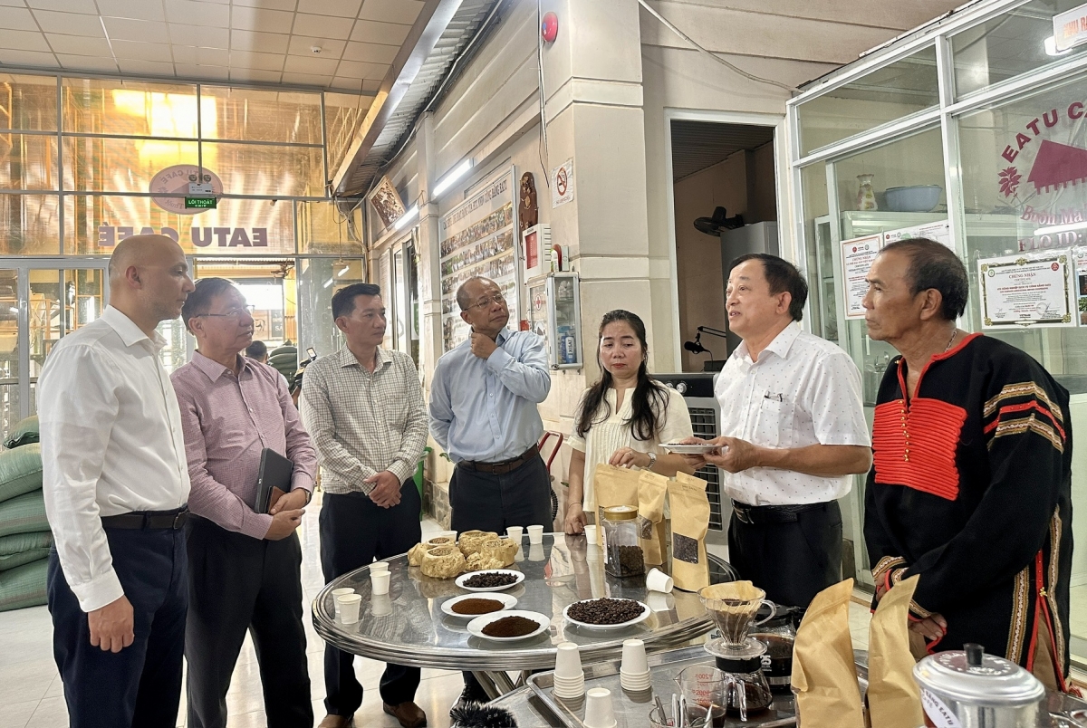 Ƀok Nguyễn Đình Trọng (dơ̆ng mă 2 păih ‘ma’ roi tơƀôh tơmam cheh phe ‘lơ̆ng truh tơmoi apŭng plĕh teh