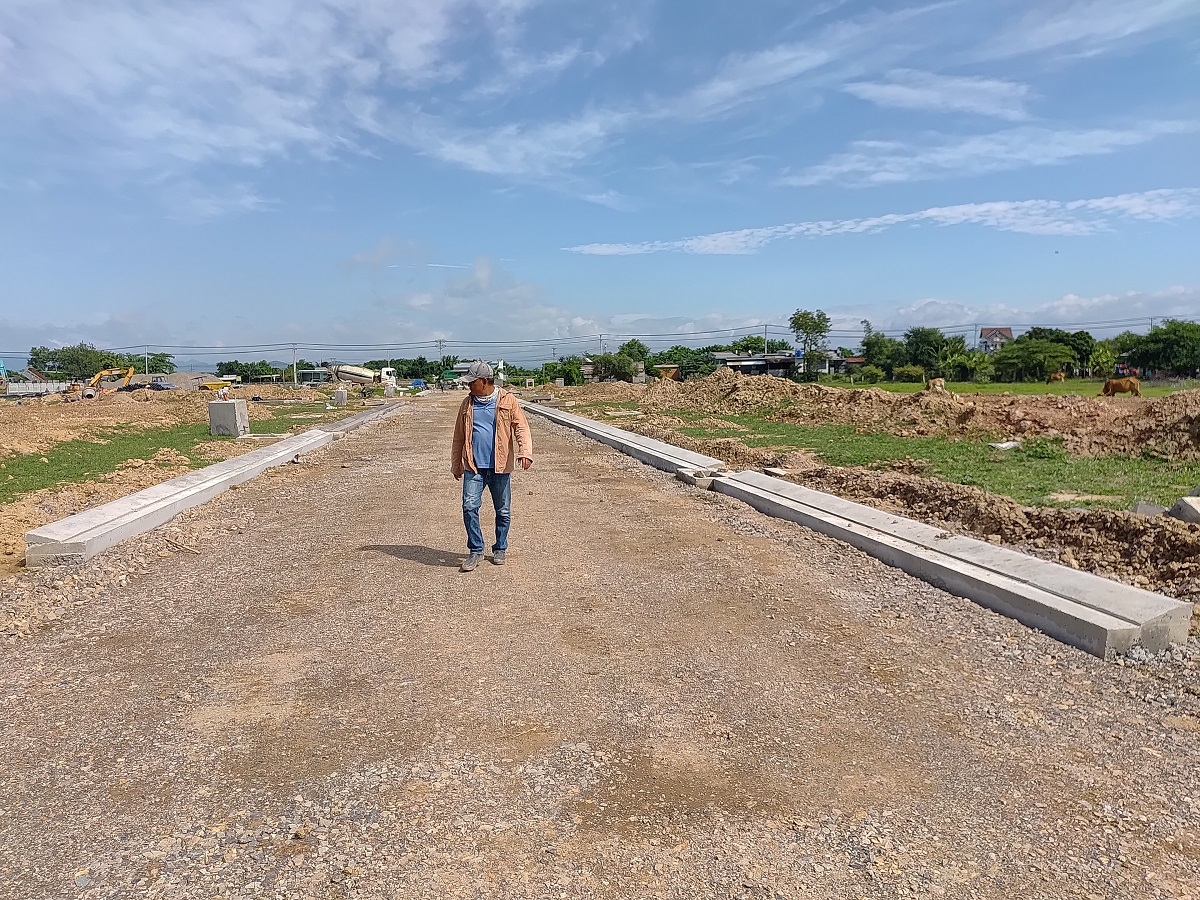 Môi to troăng tung pơng ki vêh pro pơlê nếo a cheăm Hồng Sơn
