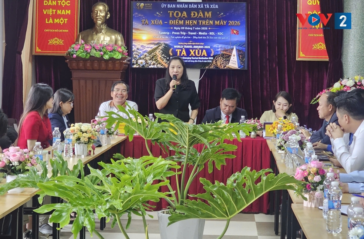 Bà Lê Thị Hồng Anh - Phó Giám đốc Sở Văn hóa - Thể thao và Du lịch tỉnh Sơn La phát biểu tại tọa đàm