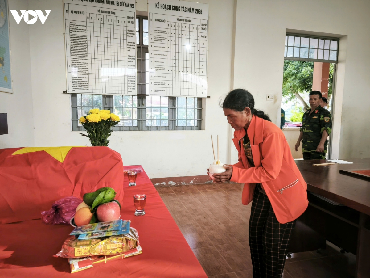 Hadei labaih meteh abap, amuk H'Wai Triếk akaok meti hu pok tagok pangin lisei saong baoh menuk raok sa-ai likei liet si Y Chông Triếk mai sang