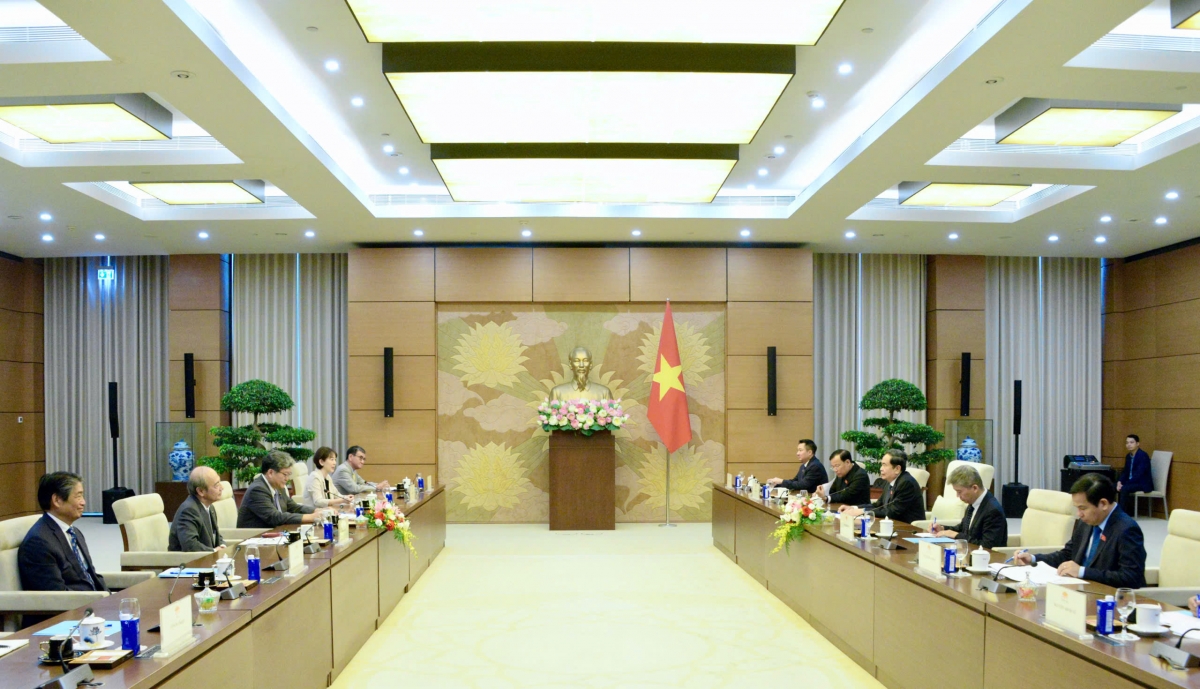 -Khua bruă kƀĭn ala Trần Thanh Mẫn drông čhưn leh Khua kiă kriê  Đảng LDP Japon.