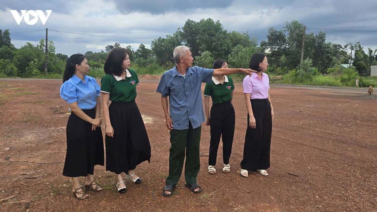 Ong thùng tacei tangin ka gah taneh baoh sang ong alin hidiah piah peih jalan