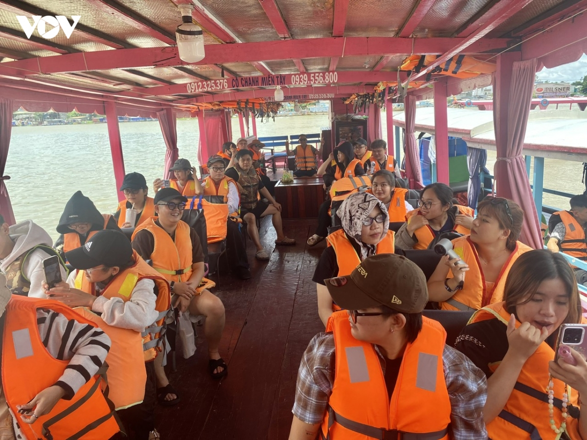 Tuai damuai cuk ao phao tuk nao angaok gilai