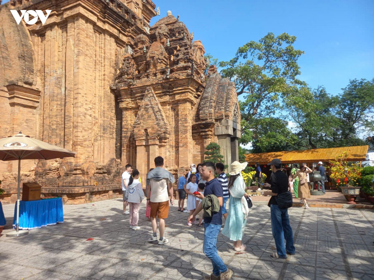 Tuai damuai jirah rivang inem mek Bimong Po Ine Negar