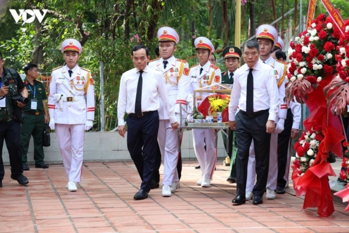 Thu tuong Lê Minh Hưng saong Bi thu Thanh uy Ban raya HCM Trần Lưu Quang ngak adat panduan kuan ngan haong dom atau talang bol lin hu duah mboh di Bein bangu Lê Thị Riêng