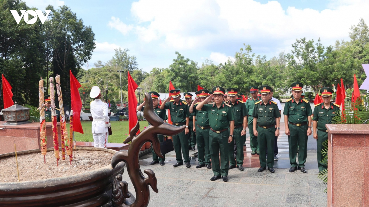 Rilo kapul ngak bruk di kubo Hàng Dương, Con Dao