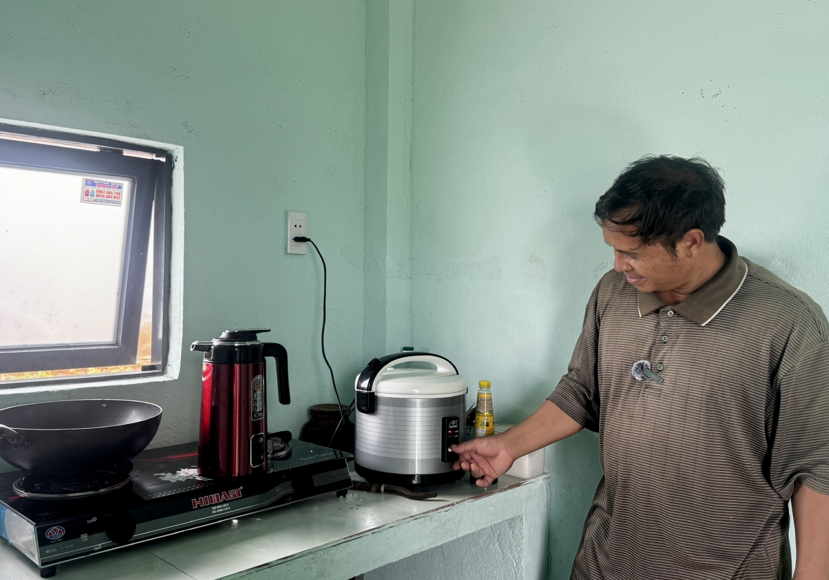 
‘Nhŏng Điểu Đên lơ̆m hnam gŏ roi đunh roi đei tôm tơmam yoa hăm điên