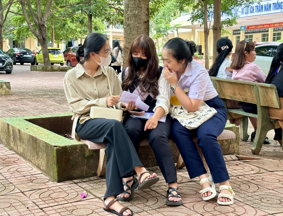 
Đắk Lắk tơmơ̆t dơ̆ng hloh 2.700 ‘nu hŏk tro hŏk lăm 10 hnam trương teh đak.
