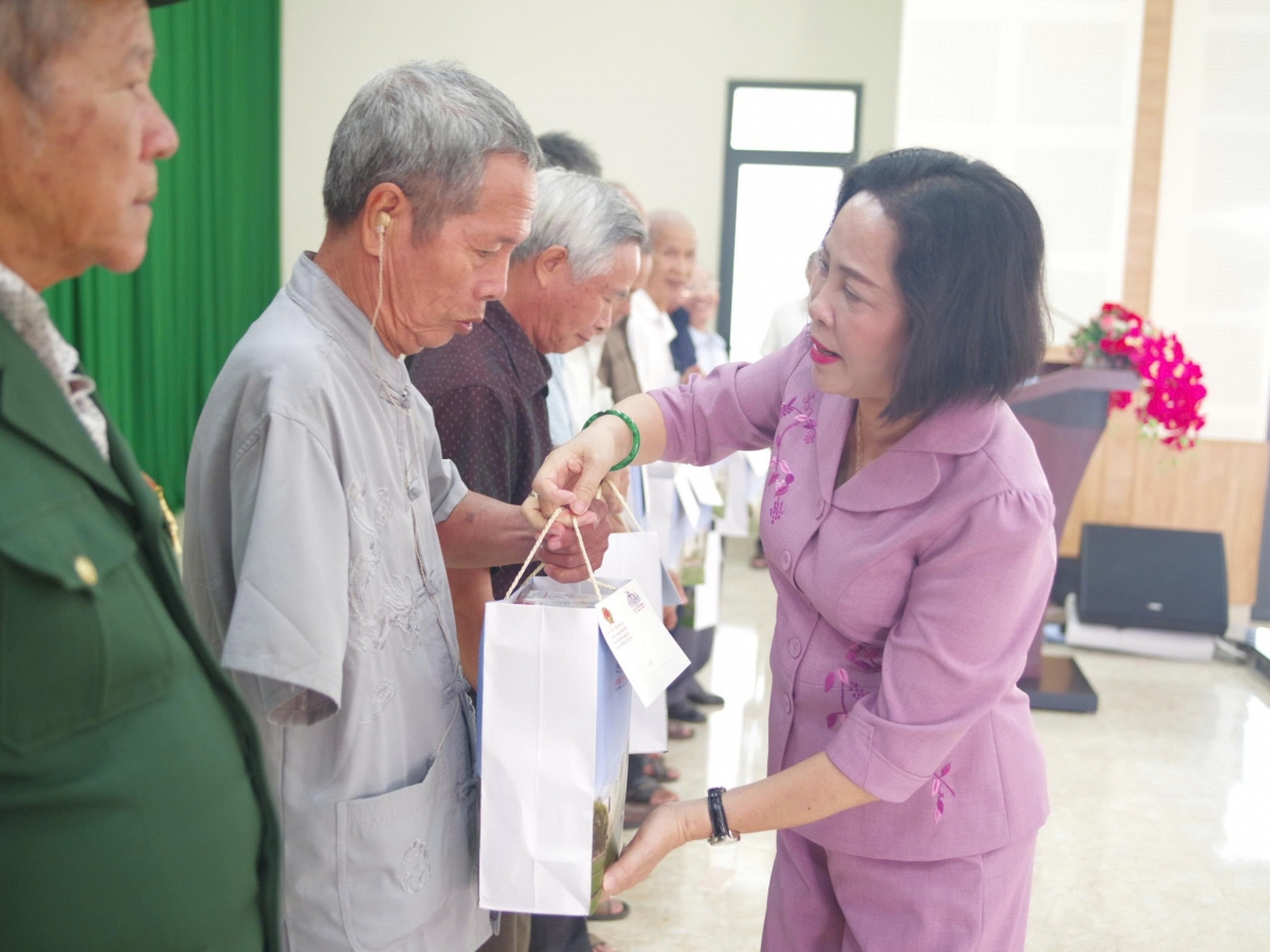 
Yă Nguyễn Thị Thanh hơpăh tơmam ăn bơngai đei kŏng hăm kăch mang păng dôm unh hnam đei kŏng tơ̆ xăh Ea Wer