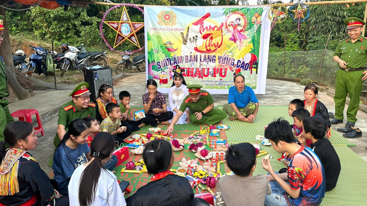 Bên cạnh công tác bảo đảm an ninh trật tự, Công an xã Lâm Thượng tích cực tham gia các hoạt động cộng đồng - Ảnh: Thừa Xuân.
