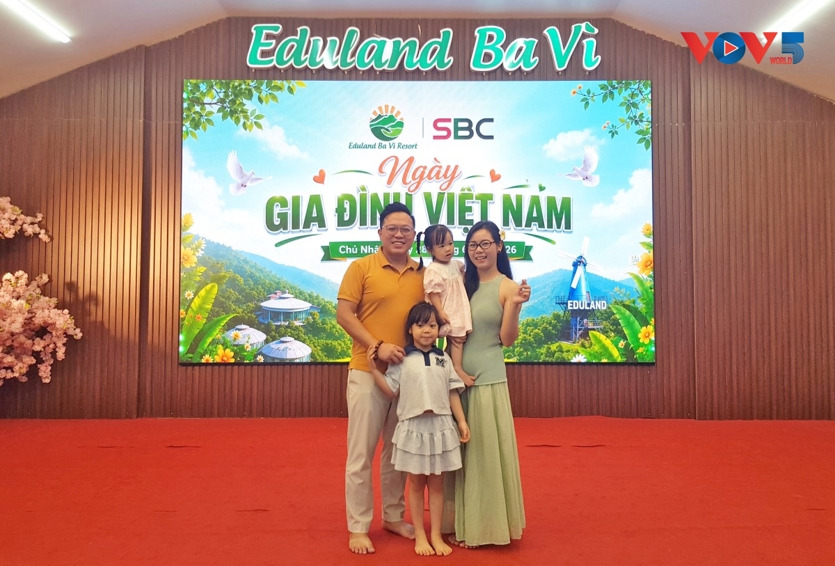 Một gia đình đến tham quan Eduland Ba Vì nhân dịp ngày gia đình Việt Nam.
Ảnh: Ngọc Anh/VOV5