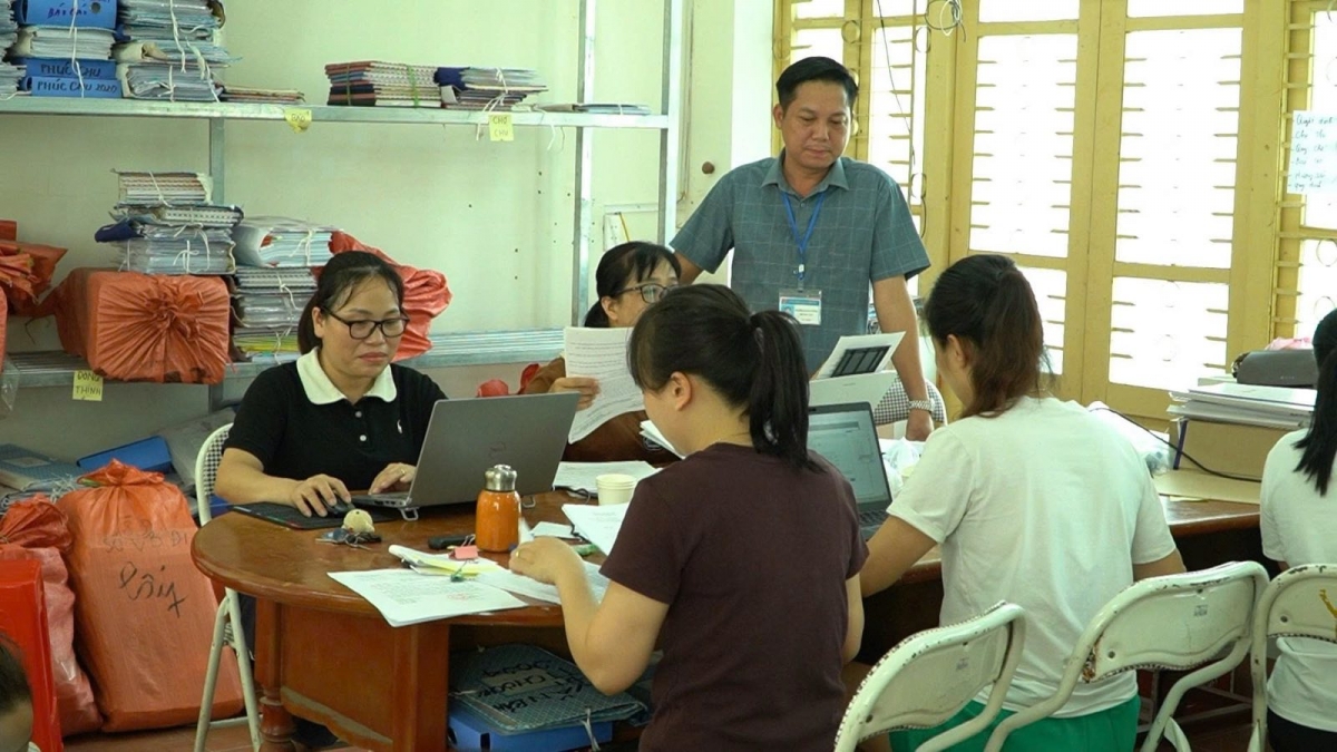 Các đơn vị tại tỉnh Thái Nguyên khẩn trương xử lý, cập nhật và số hóa hồ sơ, đẩy mạnh ứng dụng công nghệ thông tin, đáp ứng yêu cầu chuyển đổi số trong hoạt động của cơ quan Nhà nước. Ảnh: CTV Triệu Thuần/CQTT Đông Bắc