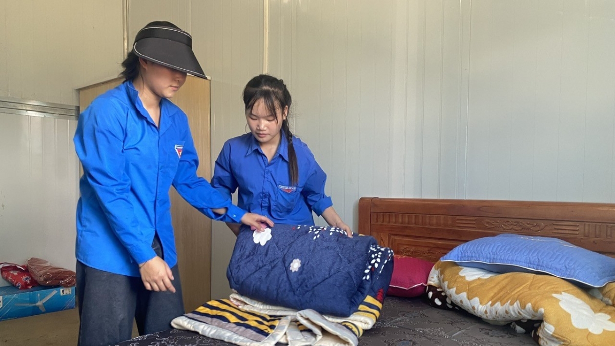 Các hộ dân về nơi ở mới được hỗ trợ đầy đủ các đồ dùng thiết yếu, nhu yếu phẩm. Ảnh: Khắc Kiên.