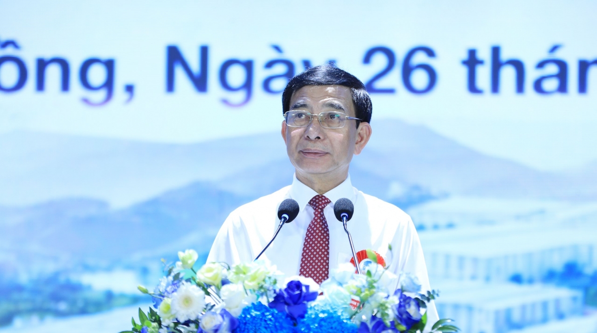 Đăi tươ̆ng Phan Văn Giang xông tơpui hnê mơhno a Leh tơbleăng tơmeăm nhôm pŭm apoăng châ mơjiâng pro a Việt Nam.