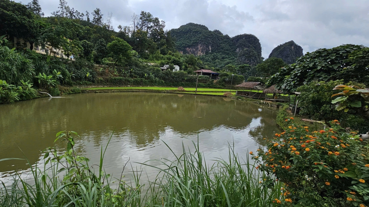 Điểm hồ câu Nà Phừm, Bản Hùn, phường Chiềng Cơi, tinh Sơn La dần trở thành điểm đến hút khách, nhất là vào những ngày nghỉ cuối tuần - Ảnh: Tòng Đức Anh, Cà Văn Thành.