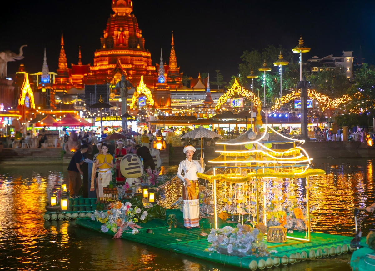 Lễ hội diễu hành trên sông Lan Thương mỗi dịp lễ quan trọng, như Tết Nguyên đán, Lễ hội té nước của người dân tộc Thái ở Tây Song Bản Nạp, Tết Đoan ngọ, Quốc khánh Trung Quốc...