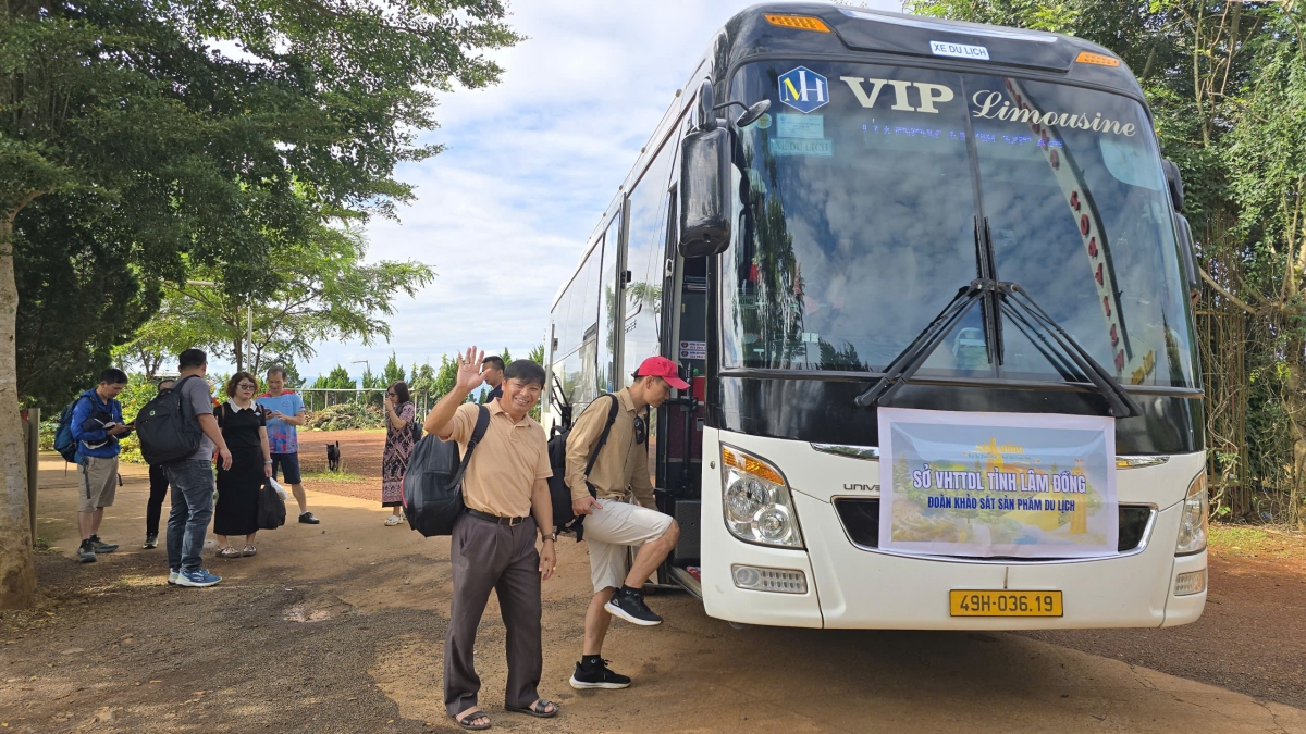 Tơdroăng séa ngăn tơmeăm ôm hyô vâ mơjiâng môi tíu troh.