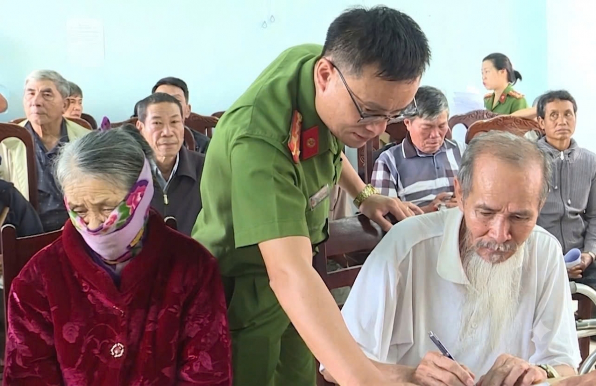 Kăn ƀô̆ công an pơtho ăn unh hnam linh lôch tang ăn teh đak pơm hla ar
