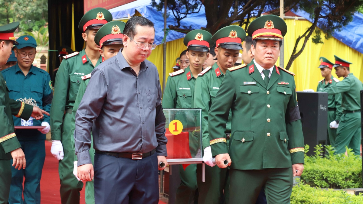 Chiến dịch "500 ngày đêm" không chỉ là những con số, những hồ sơ số hóa hay các mẫu sinh phẩm trong phòng thí nghiệm. Đó là hành trình tìm lại tên tuổi, quê hương cho các liệt sĩ; là sự tiếp nối đạo lý "Uống nước nhớ nguồn", thể hiện trách nhiệm và lòng tri ân của thế hệ hôm nay đối với những người đã hy sinh vì Tổ quốc. Nhóm PV/VOV Tây Bắc