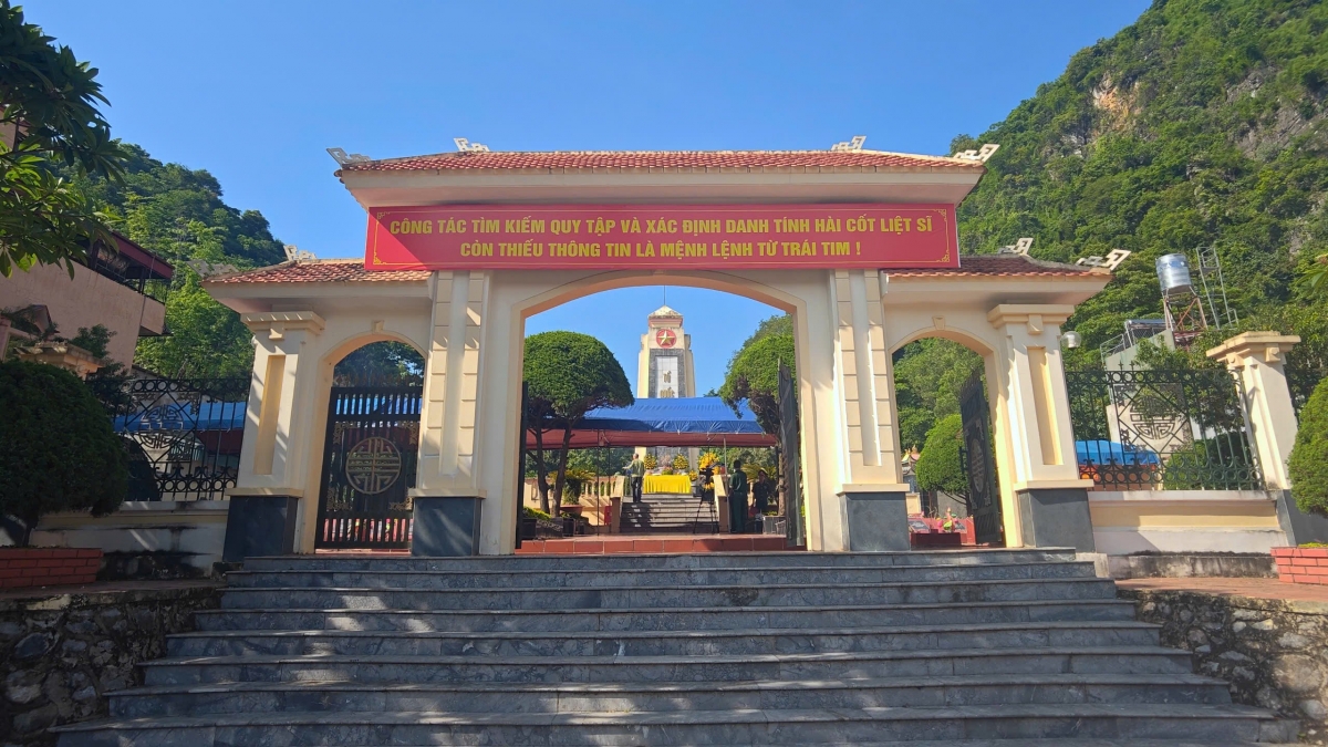 Để mở đầu cho chiến dịch quy mô này, nghĩa trang liệt sĩ phường Tô Hiệu là nơi đầu tiên được tỉnh Sơn La chọn để thực hành làm điểm, với hơn 100 mộ liệt sĩ chưa xác định được thông tin. Ảnh: Nhóm PV/VOV Tây Bắc