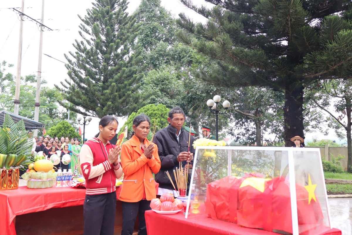 Rơpŏng mố đô̆i Y Chông Triêk chiân dêi nhŏng o troh ối pơtê a ilâng kiâ mố đô̆i cheăm Liên Sơn Lăk
