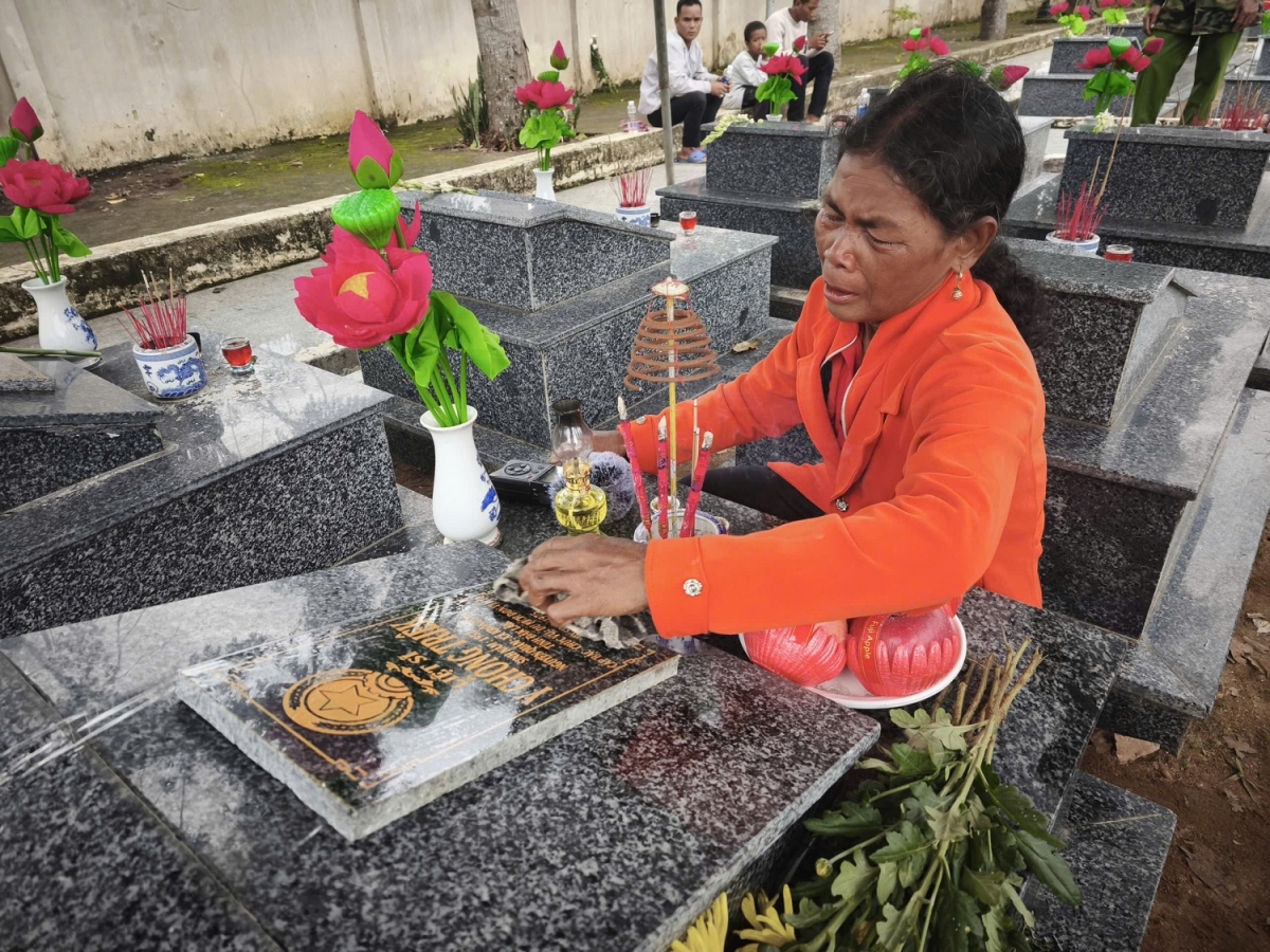 Jâ H'Wai Triêk xut hrâ lĕm um chêh inâi ngế ngoh ki nếo châ tâp a ilâng