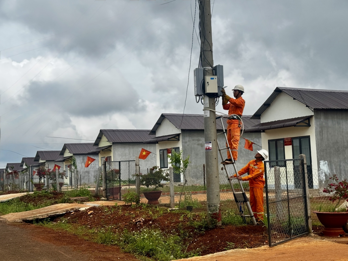 Lôch jêh trong rse điện an ƀon Bu Dar, xă Quảng Trực, n’gor Lâm Đồng
 