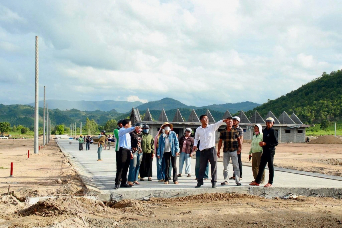 Kuăn pơlê phiu ro hlo mâu troăng prôk lĕm a kơpong pro pơlê ối