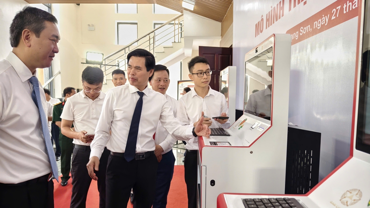 Lạng Sơn vận hành thí điểm Trạm dịch vụ công số - Ảnh: Duy Thái.