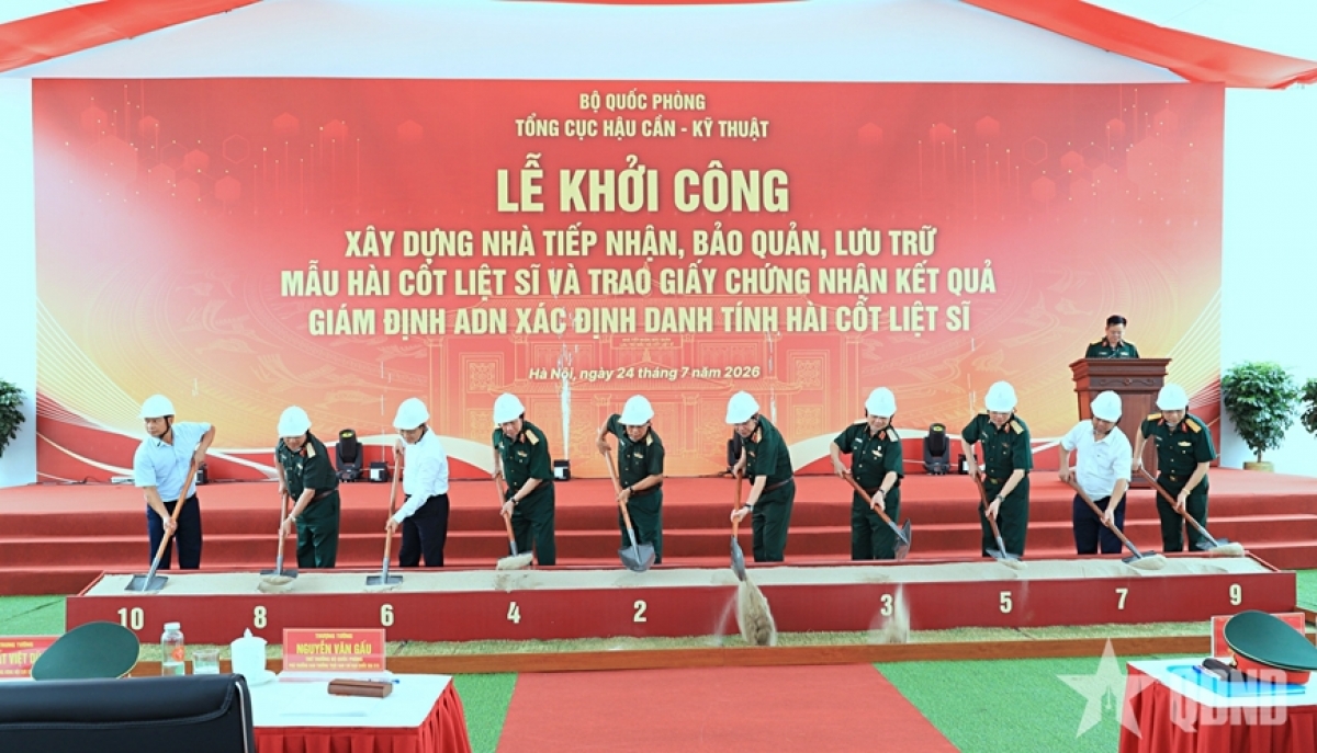 Thủ trưởng Bộ Quốc phòng và các đại biểu thực hiện nghi thức khởi công xây dựng Nhà tiếp nhận, bảo quản, lưu trữ mẫu hài cốt liệt sĩ