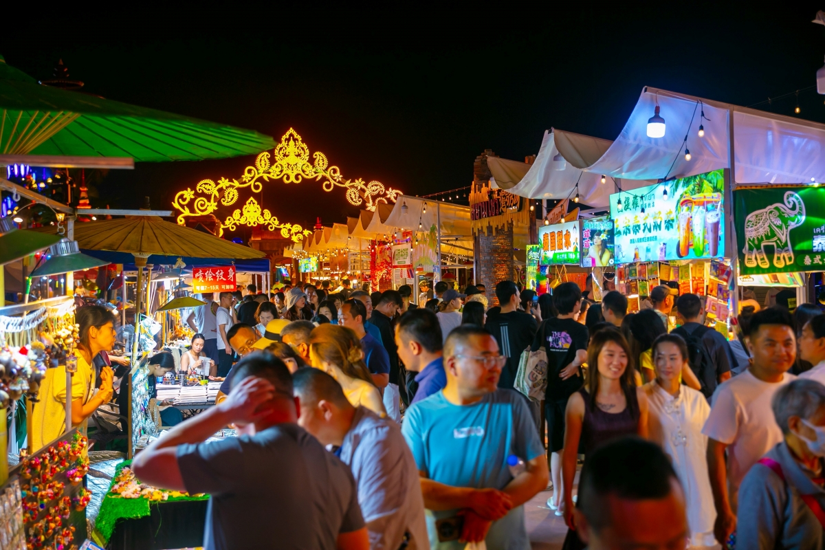 Khung cảnh tấp nập trong chợ
