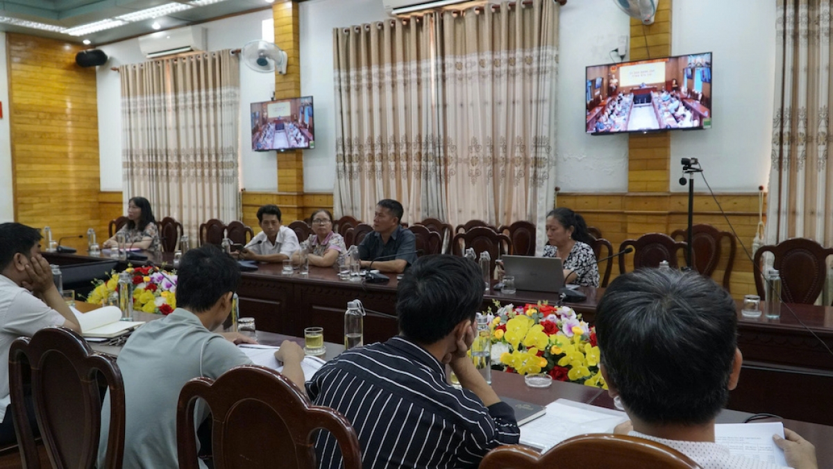 Một cuộc họp trực tuyến, hạn chế tối đa việc sử dụng tài liệu giấy tại UBND xã Tây Sơn, Gia Lai 
(Ảnh: Nguyễn Thảo)