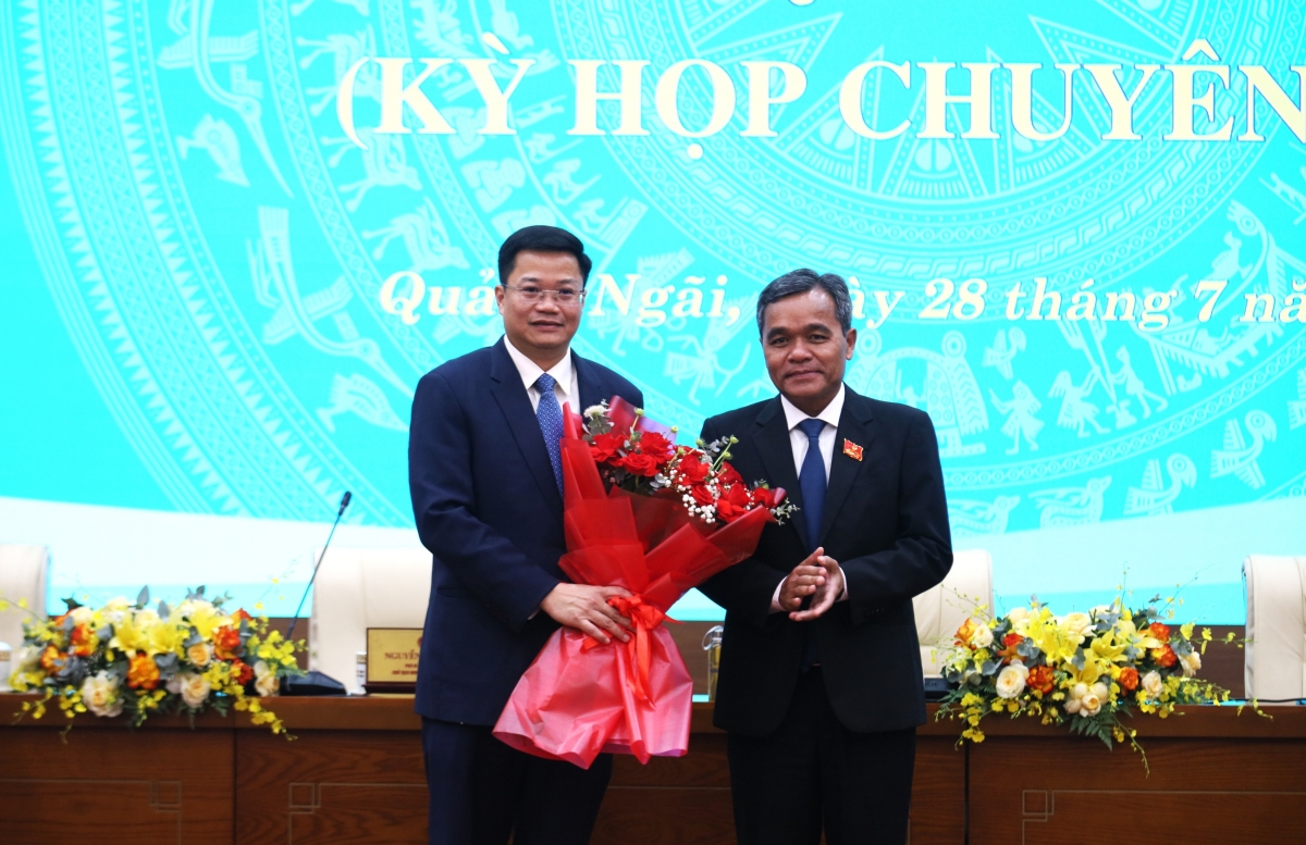 -Hồ Văn Niên, Khua bruă Đảng čar Quảng Ngãi (nah hnuă) mđup brei mnga hơêč hmưi kơ Nguyễn Đức Tâm, k’iăng khua bruă Đảng čar, khua Bruă sang čư̆ êa čar Quảng Ngãi.
