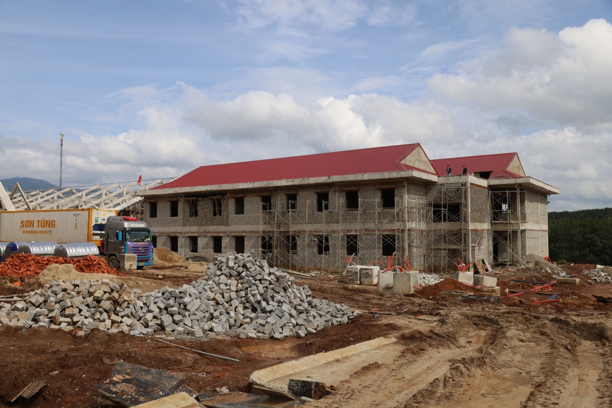 Phấn đấu hoàn thành các trường nội trú liên cấp vùng biên giới tỉnh Quảng Ngãi kịp đưa vào năm học mới
 (Ảnh: Thanh Thắng)