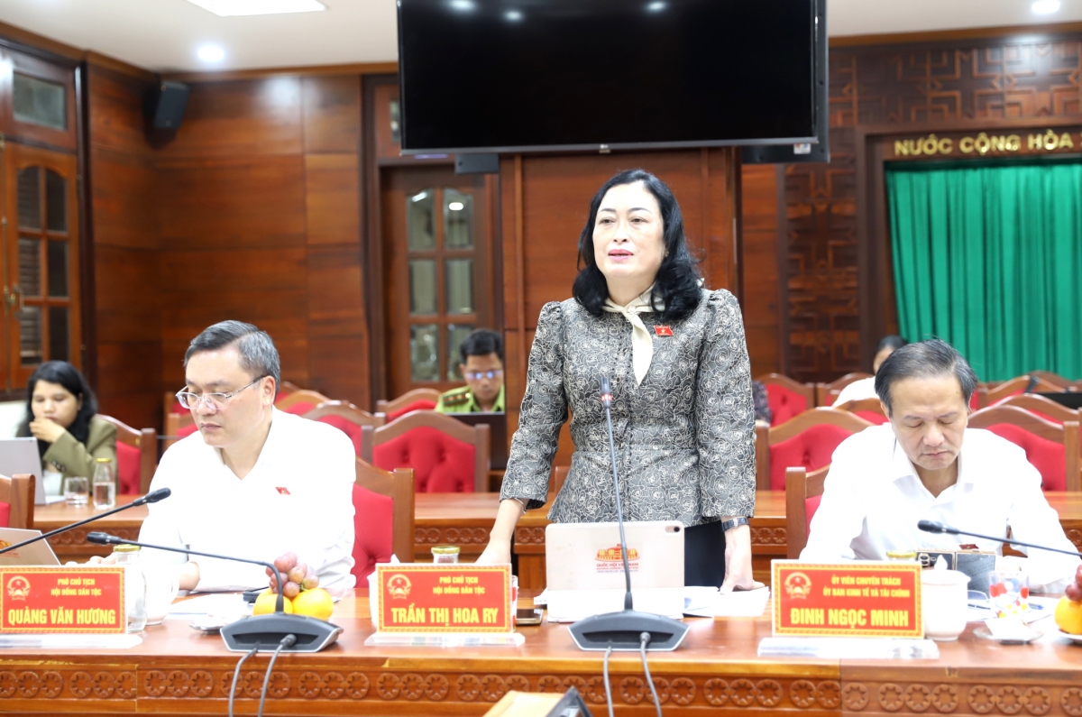 Trần Thị Hoa Ry, K’iăng khua Êpul gơ̆ng bruă djuê ana mơ̆ng bruă kƀĭn ala blŭ hrăm ti anôk bi kƀĭn