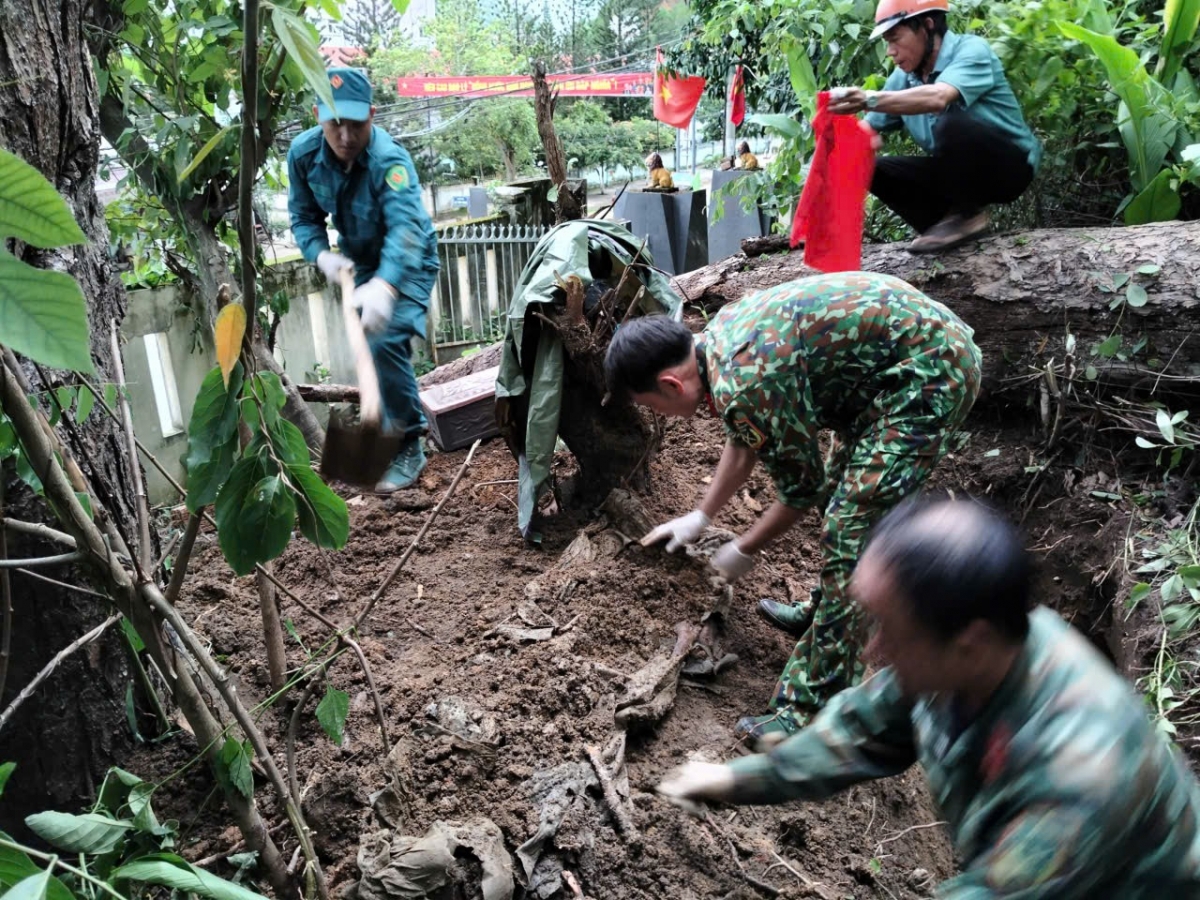 - Geh saơ, donh rgum nting tahen khĭt tâm lơh kăl e ta xã Đăk Pék. (Đăk Glei, Kon Tum ơm)