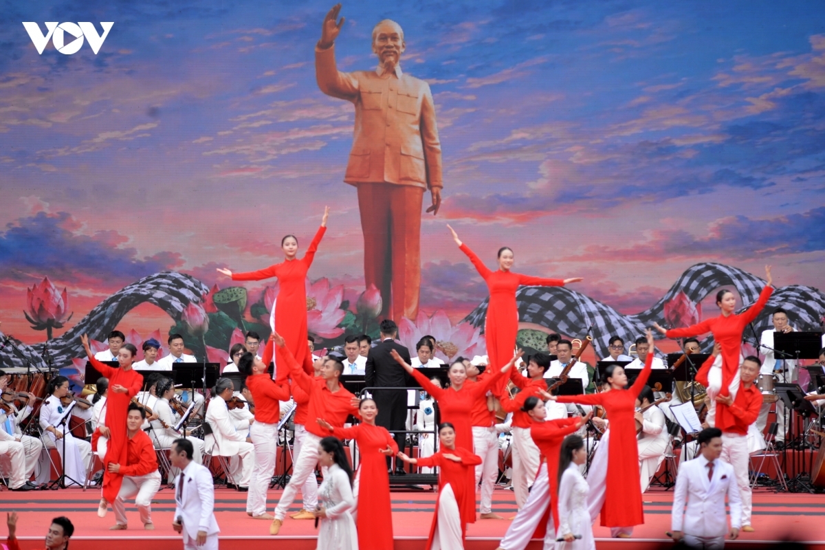 Pahadar 50 thun Bai Gon - Gia Dinh hadah mbaok meta hu angan Chu tich Ho Chi Minh