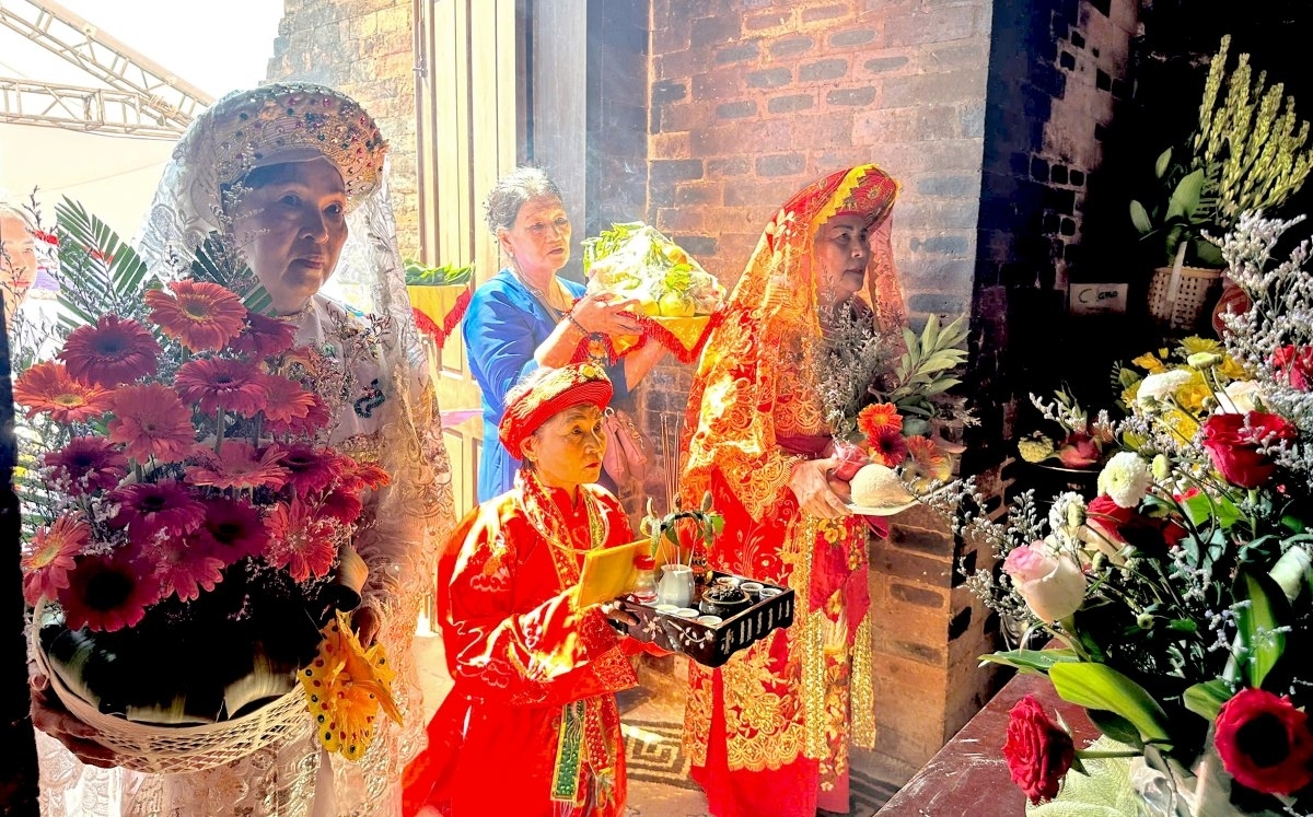 Đây cũng là một trong số ít tháp còn duy trì hoạt động tín ngưỡng thờ Thiên Y A Na với lễ Vía Bà được tổ chức vào trung tuần tháng 3 âm lịch hằng năm. Ảnh: H Xíu/VOV-Tây Nguyên